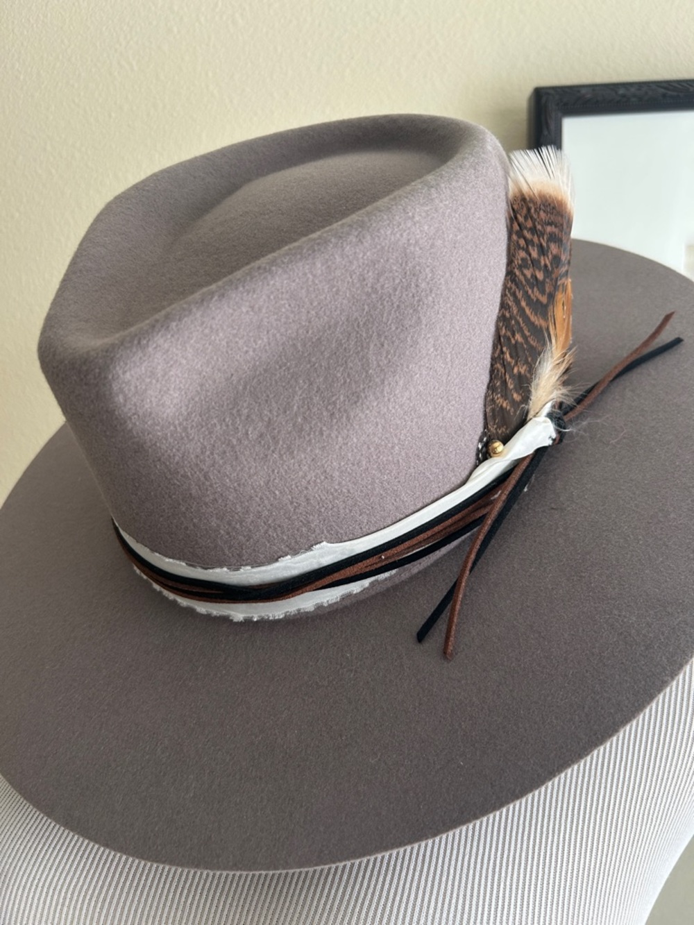 Flea Style - Lenny Wool Short-Brim Hat in Light Gray with Feather Trim